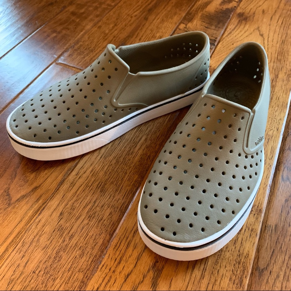 Native | taupe slip on shoes | Sz M6 / W8